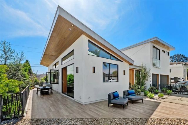 2398 Redlands Drive, Newport Beach, CA 92660