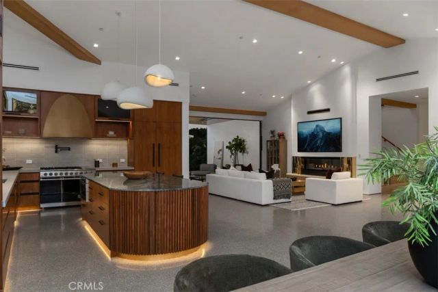 2398 Redlands Drive, Newport Beach, CA 92660