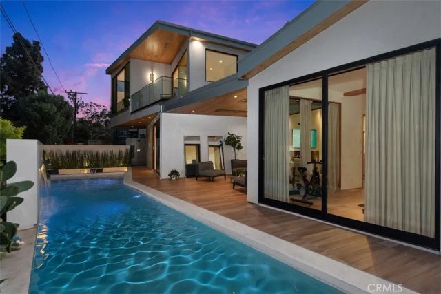 2398 Redlands Drive, Newport Beach, CA 92660