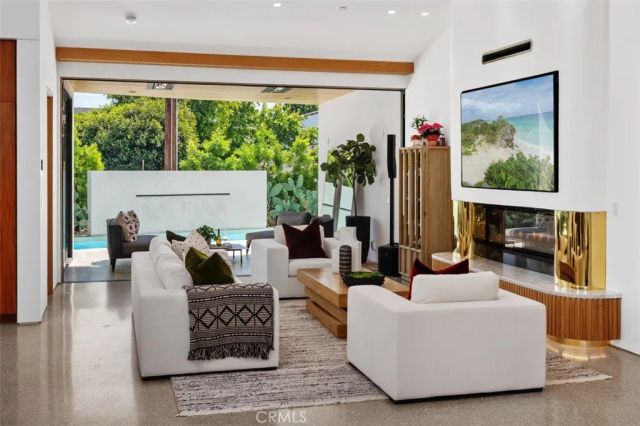 2398 Redlands Drive, Newport Beach, CA 92660
