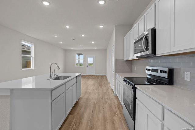 9919 Chavaneaux Lndg, San Antonio, TX 78214