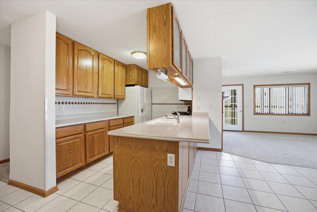 201 Oconomowoc PARKWAY, Oconomowoc, WI 53066