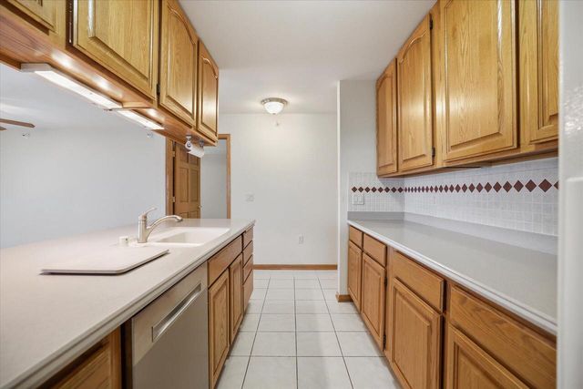 201 Oconomowoc PARKWAY, Oconomowoc, WI 53066