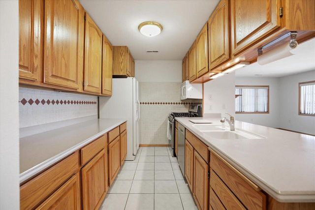 201 Oconomowoc PARKWAY, Oconomowoc, WI 53066