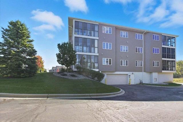 201 Oconomowoc PARKWAY, Oconomowoc, WI 53066