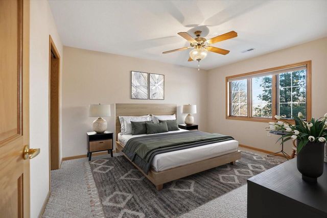 201 Oconomowoc PARKWAY, Oconomowoc, WI 53066