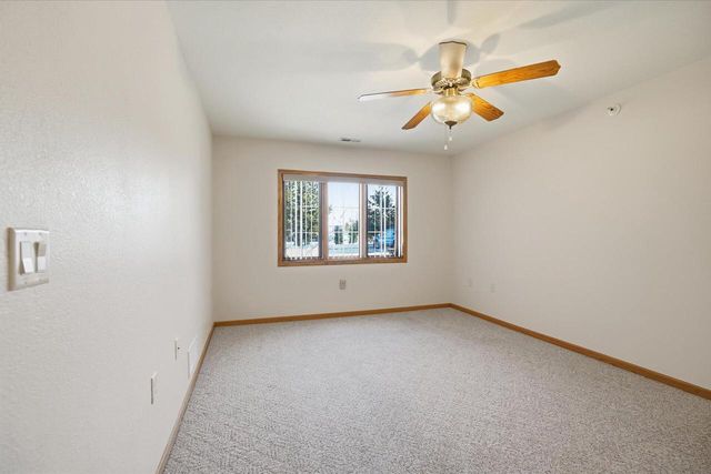 201 Oconomowoc PARKWAY, Oconomowoc, WI 53066