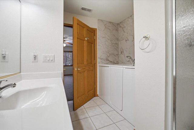 201 Oconomowoc PARKWAY, Oconomowoc, WI 53066