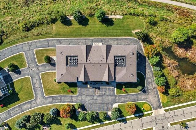 201 Oconomowoc PARKWAY, Oconomowoc, WI 53066