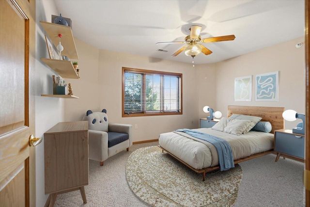 201 Oconomowoc PARKWAY, Oconomowoc, WI 53066