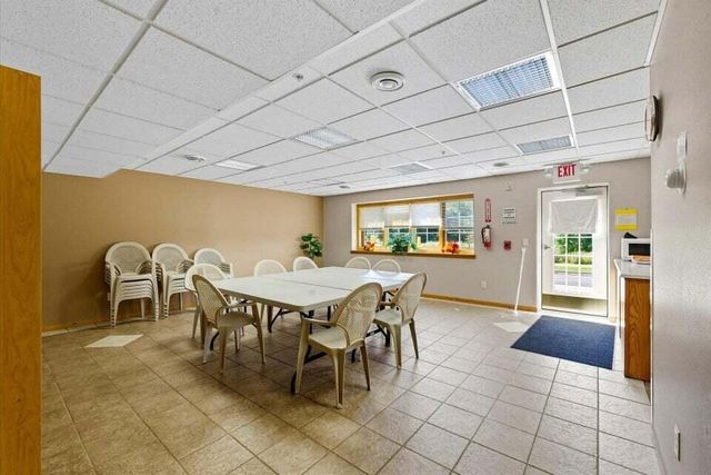 201 Oconomowoc PARKWAY, Oconomowoc, WI 53066