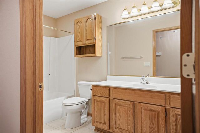 201 Oconomowoc PARKWAY, Oconomowoc, WI 53066