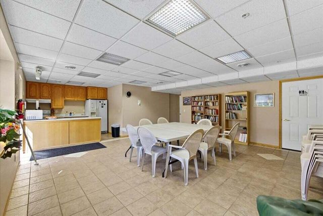 201 Oconomowoc PARKWAY, Oconomowoc, WI 53066