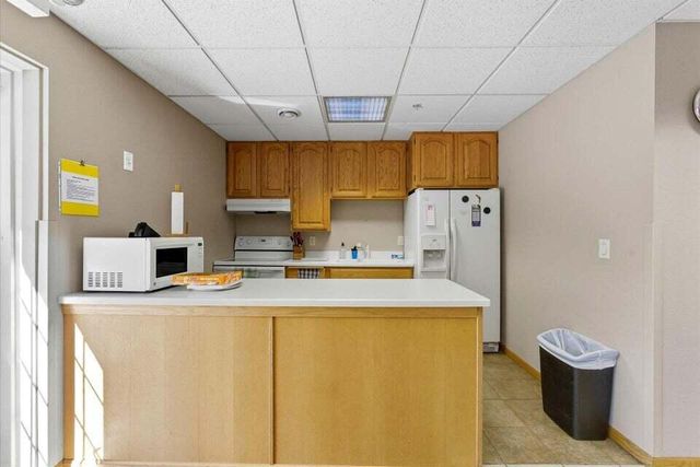 201 Oconomowoc PARKWAY, Oconomowoc, WI 53066