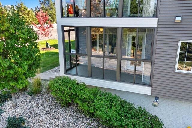 201 Oconomowoc PARKWAY, Oconomowoc, WI 53066