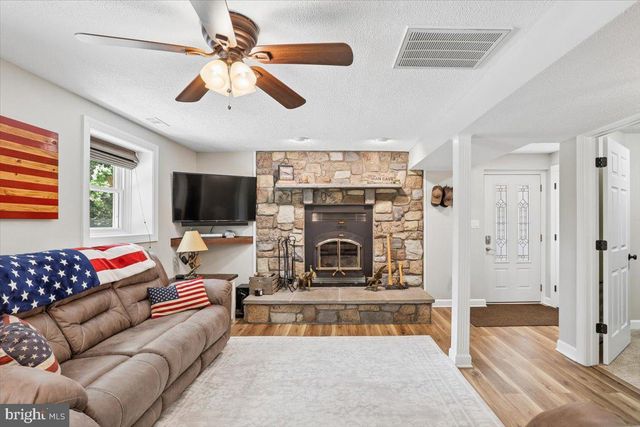 9 CLOVER HILL DR, Stafford, VA 22556