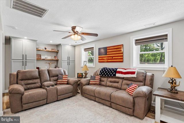 9 CLOVER HILL DR, Stafford, VA 22556