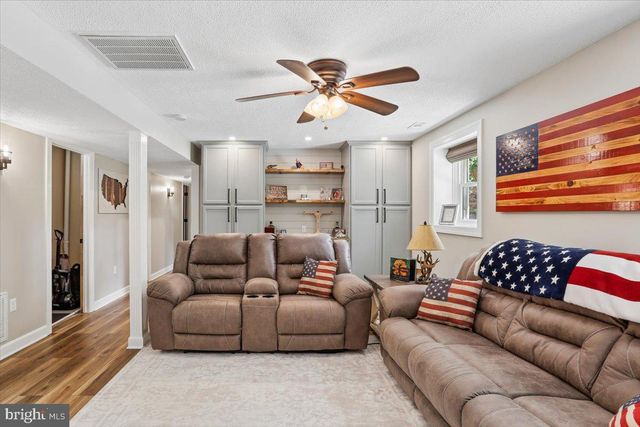 9 CLOVER HILL DR, Stafford, VA 22556