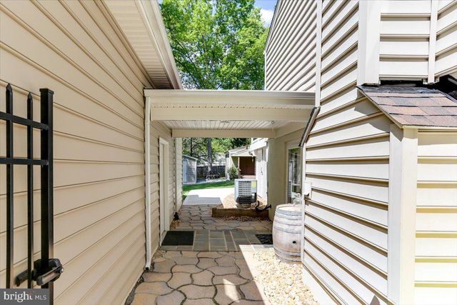 9 CLOVER HILL DR, Stafford, VA 22556