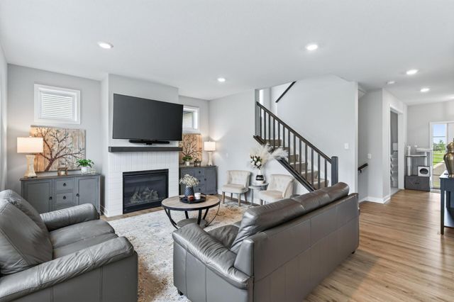 18301 Glacier Way, Lakeville, MN 55044