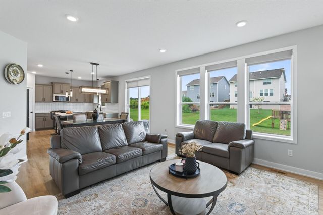 18301 Glacier Way, Lakeville, MN 55044