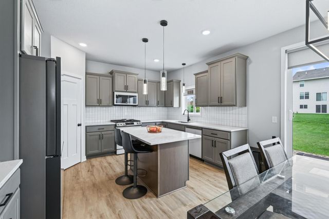 18301 Glacier Way, Lakeville, MN 55044