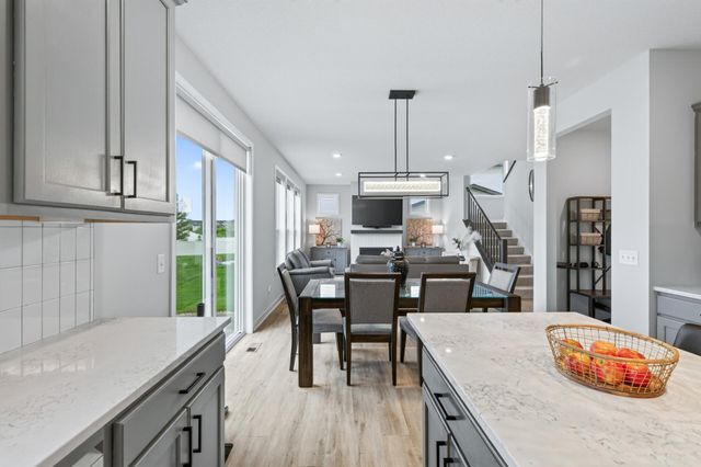 18301 Glacier Way, Lakeville, MN 55044