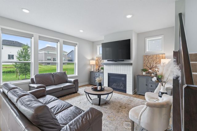 18301 Glacier Way, Lakeville, MN 55044