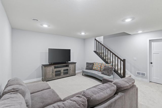 18301 Glacier Way, Lakeville, MN 55044