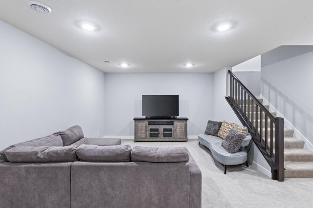 18301 Glacier Way, Lakeville, MN 55044