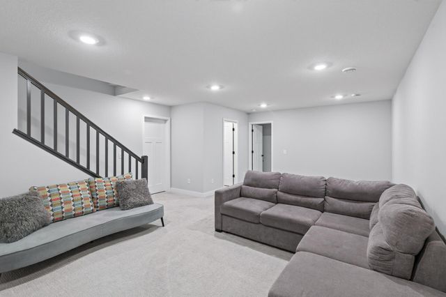 18301 Glacier Way, Lakeville, MN 55044