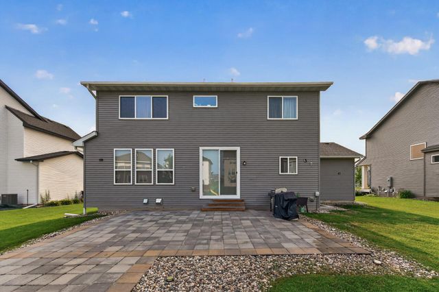 18301 Glacier Way, Lakeville, MN 55044