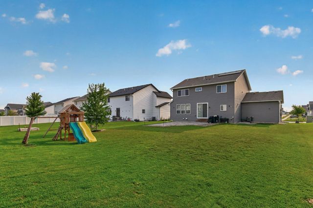 18301 Glacier Way, Lakeville, MN 55044
