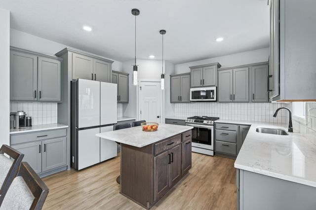 18301 Glacier Way, Lakeville, MN 55044