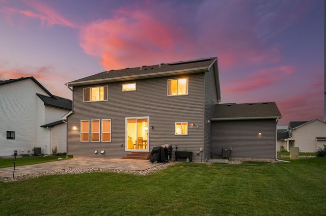 18301 Glacier Way, Lakeville, MN 55044