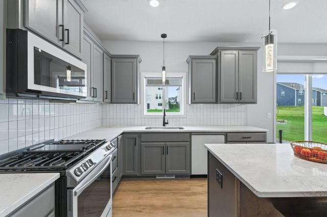 18301 Glacier Way, Lakeville, MN 55044