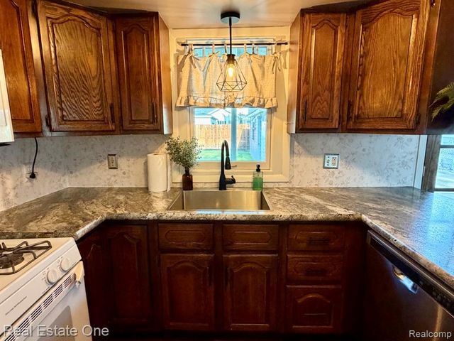 16343 Drake Street, Southgate, MI 48195