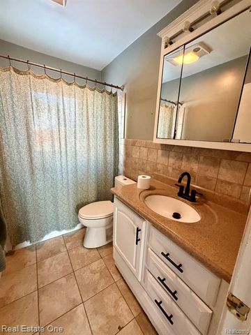 16343 Drake Street, Southgate, MI 48195