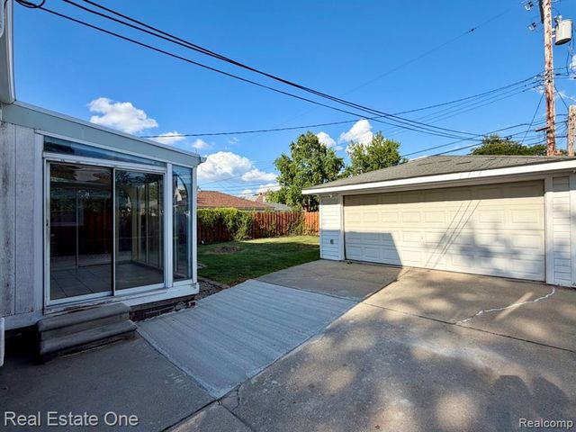 16343 Drake Street, Southgate, MI 48195