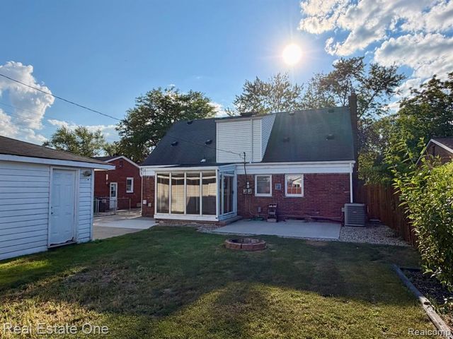 16343 Drake Street, Southgate, MI 48195