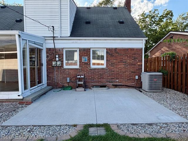 16343 Drake Street, Southgate, MI 48195