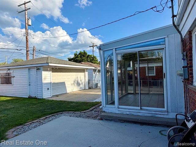 16343 Drake Street, Southgate, MI 48195