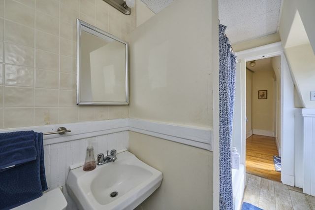408-410 Crescent St, Waltham, MA 02453