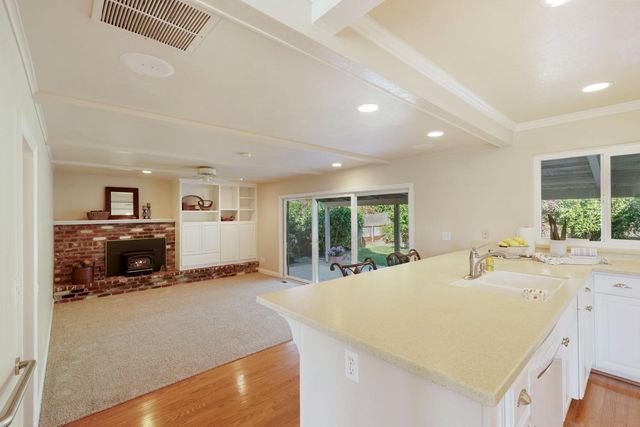 1180 Northwood Dr, Lodi, CA 95240