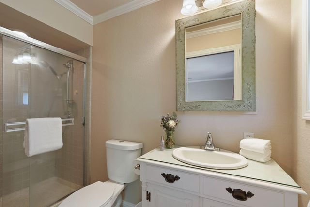 1180 Northwood Dr, Lodi, CA 95240