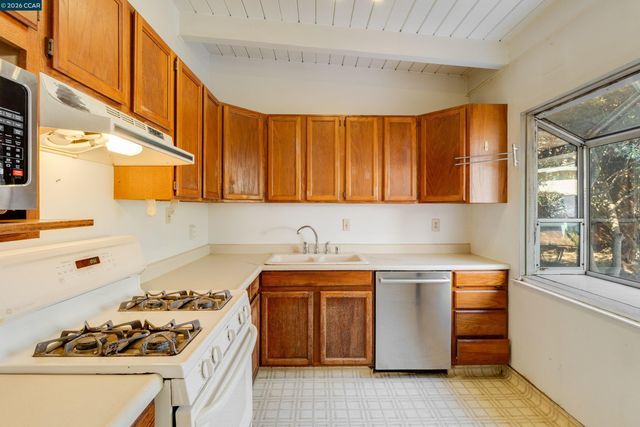 208 Los Gatos Ave, Vallejo, CA 94589