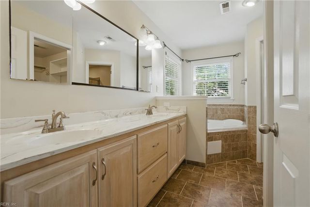 111 Sandalwood LN, Yorktown, VA 23693
