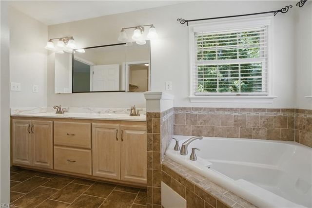 111 Sandalwood LN, Yorktown, VA 23693