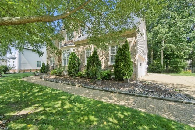 111 Sandalwood LN, Yorktown, VA 23693