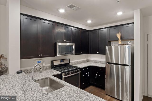 16894 PORTERS INN DR, Dumfries, VA 22026